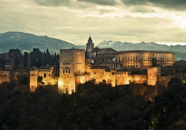 Guided Electric Bike Tour of the Albaicin and Sacromonte in Granada by Night