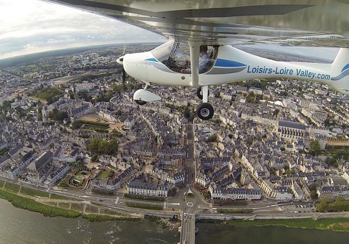 Flight over the Châteaux of the Loire Valley by Ultralight Aviation