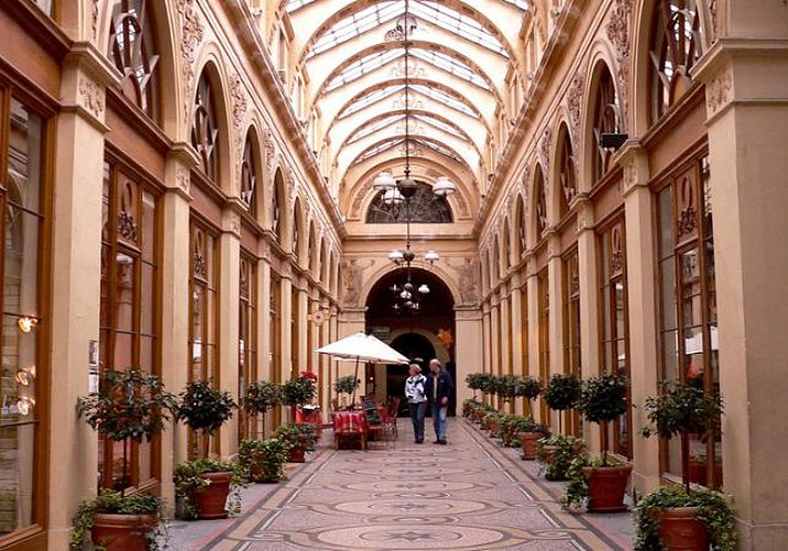 El Enigma de los Pasajes cubiertos - Juego de pistas e investigación con un grupo de actores