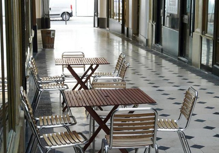 L'Enigma delle gallerie: giochi di inseguimento e indagini con un gruppo di attori