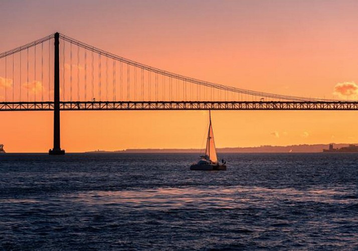 Cena romántica en un velero privado