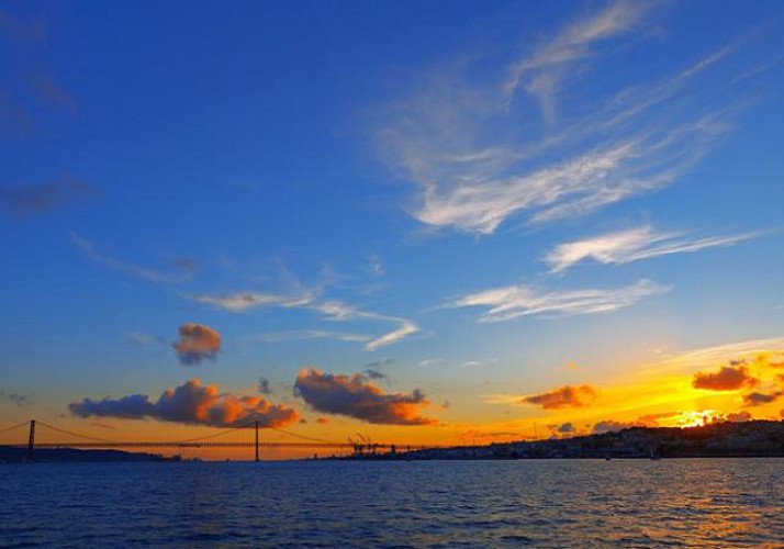 Cena romántica en un velero privado