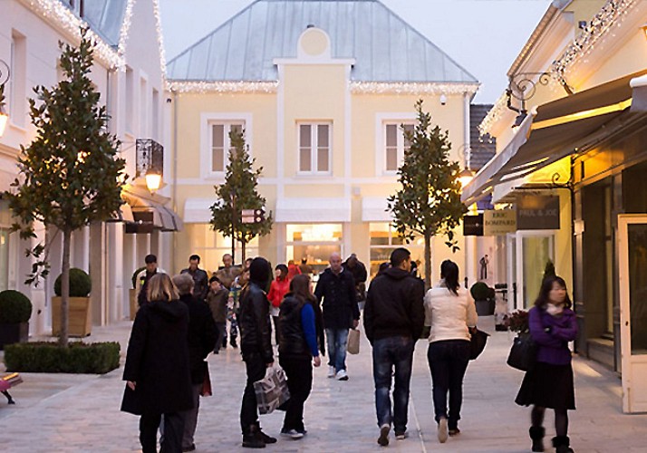 Shopping à La Vallée Village - Transport inclus depuis Paris 1er