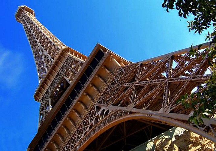 Besichtigung des Eiffelturms mit englischsprachigem Fremdenführer – VIP-Zugang zur 2. Etage ohne Anstehen