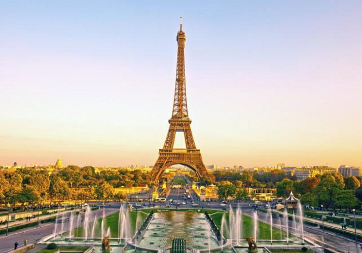 Visite de la Tour Eiffel avec guide en anglais - Accès coupe file 2ème étage