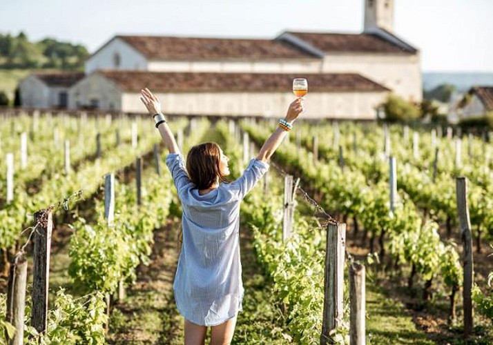 Day bike tour in the vineyards of Saint-Emilion with wine tasting!