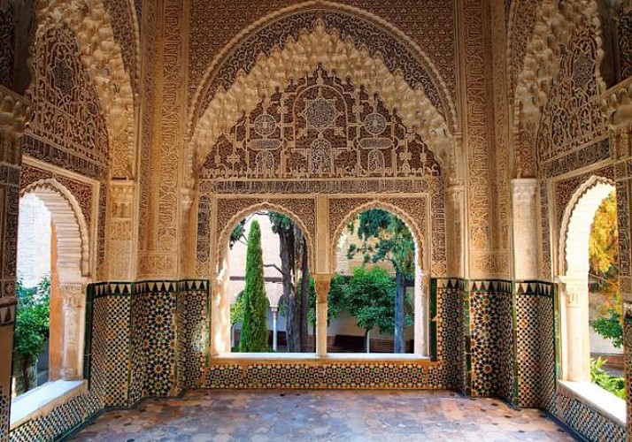 Guided Walking Tour of the Alhambra in Granada – Without transport
