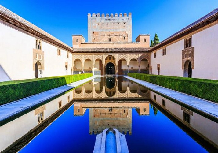 Guided Walking Tour of the Alhambra in Granada – Without transport