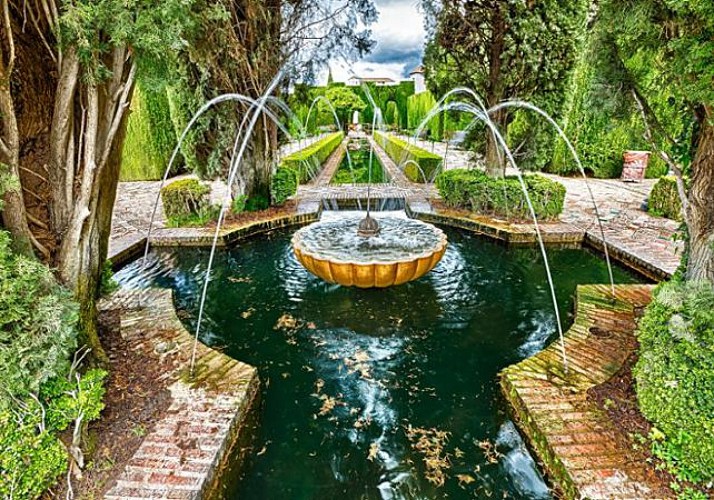 Guided Walking Tour of the Alhambra in Granada – Without transport