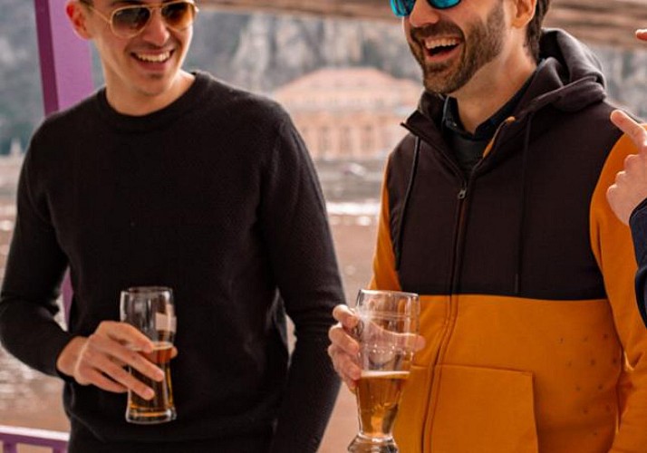 Party Cruise in Budapest: Pizza & Beer
