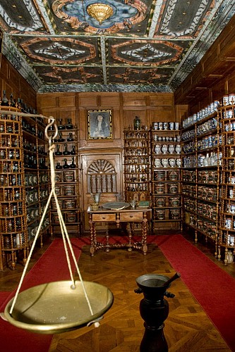 Hôtel-Dieu et apothicairerie du XXIIè