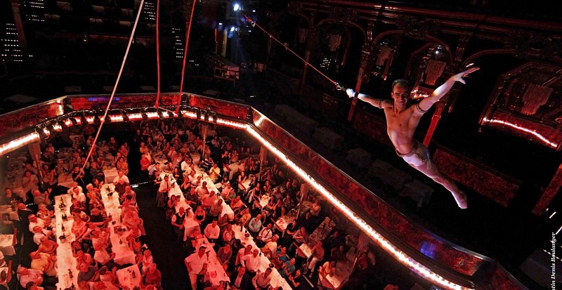 Fiestas de Navidad - Nochevieja cabaret Paradis Latin - Cena y espectáculo