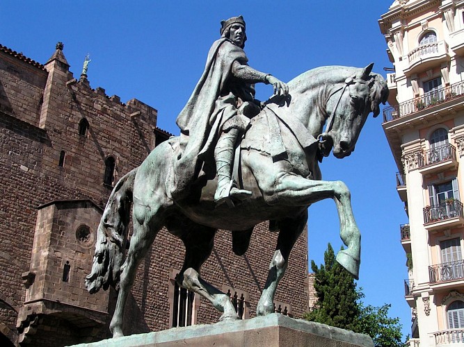 The Top Sights of Barcelona: Bus & Walking Tour