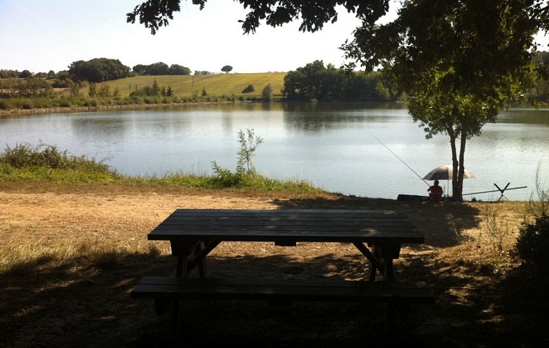 EL Lac du Parayre STE FOY DE PEYROLIERES