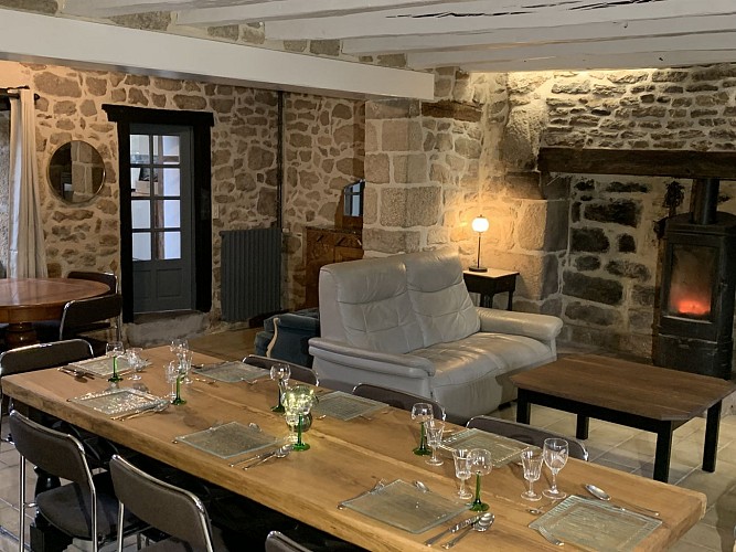 vacances-au-lac-de-saint-pardoux-woonkamer-02