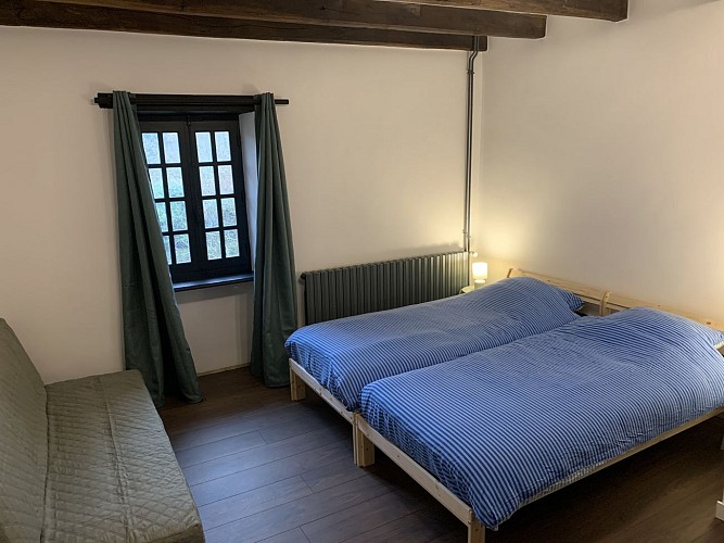 vacances-au-lac-de-saint-pardoux-slaapkamer-6-eenpersoonsbedden-2