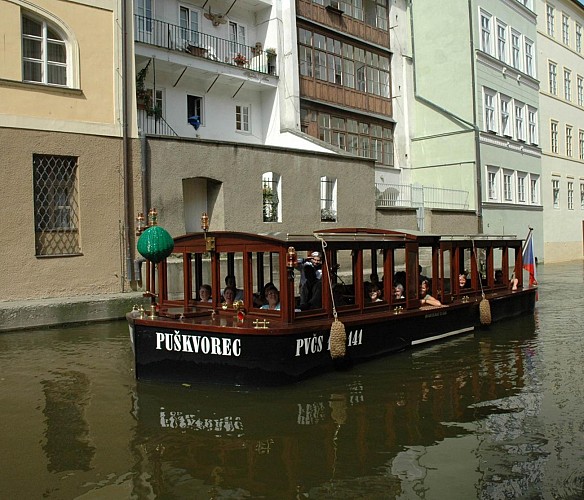 Das venezianische Prag: Bootsfahrt auf der Moldau