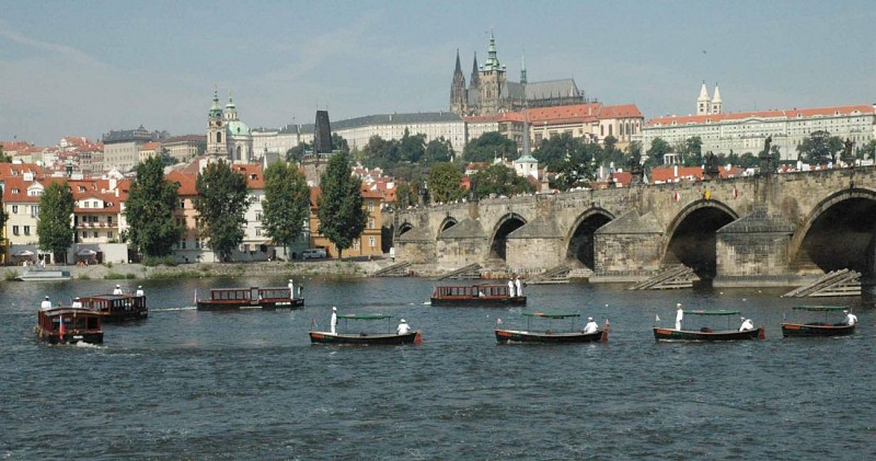 Praga veneciana: crucero por el Moldava con bebida incluida