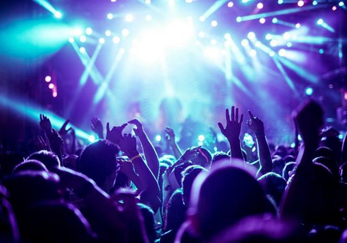 Praga by night: tour de los mejores bares y entrada VIP a un club nocturno