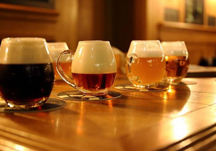 Praga by night: tour de los mejores bares y entrada VIP a un club nocturno