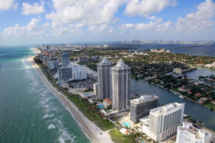 Visita guiada de los barrios más bellos de Miami – en autobús y a pie