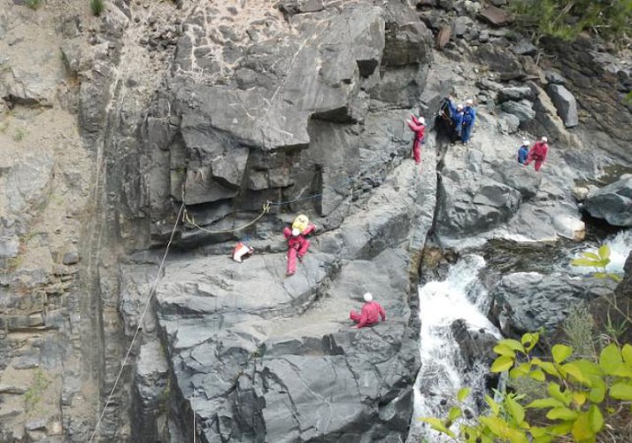 Go Canyoning in the "Trou Blanc" Canyon in La Réunion