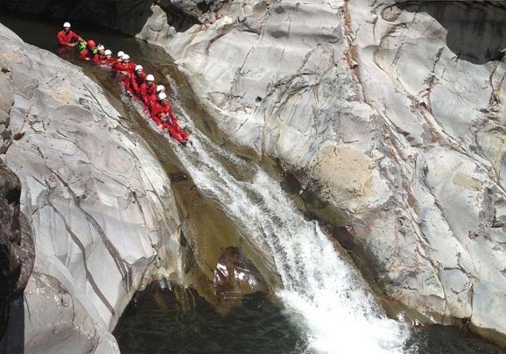 Descente du canyon "Trou Blanc" dans le Cirque de Salazie à La Réunion