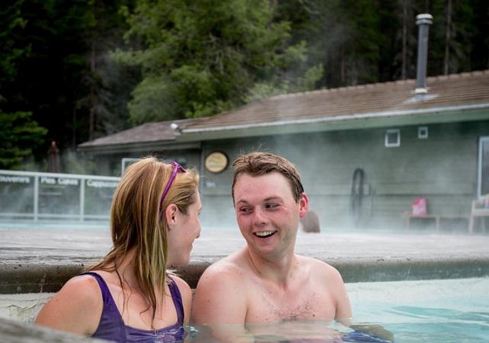 Baignade dans les sources thermales Miette Hot Springs - Dans le Parc national de Jasper