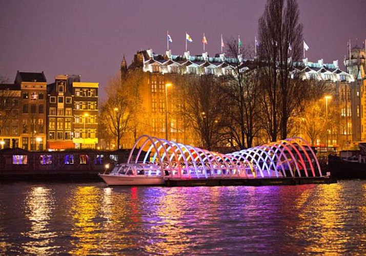 Das Amsterdam Light Festival von den Grachten aus erleben