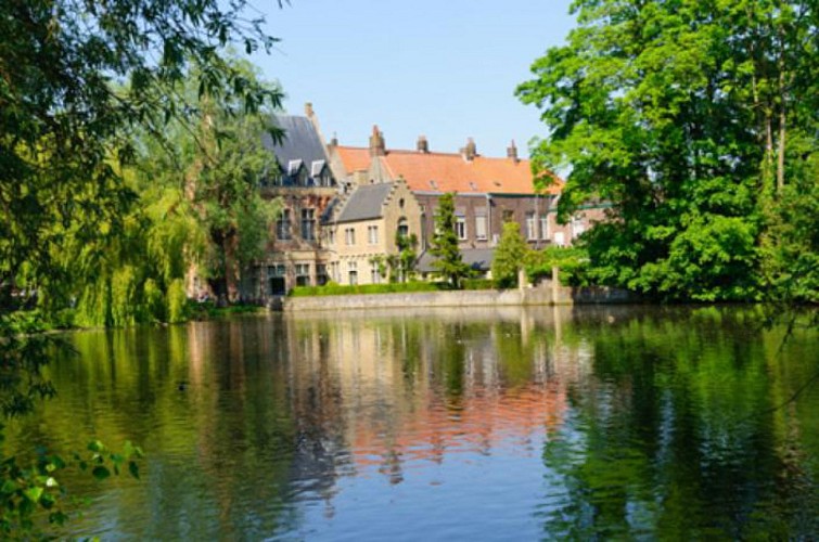 Bruges Private Walking Tour + Canal Cruise + Visit to a Belgian Brewery