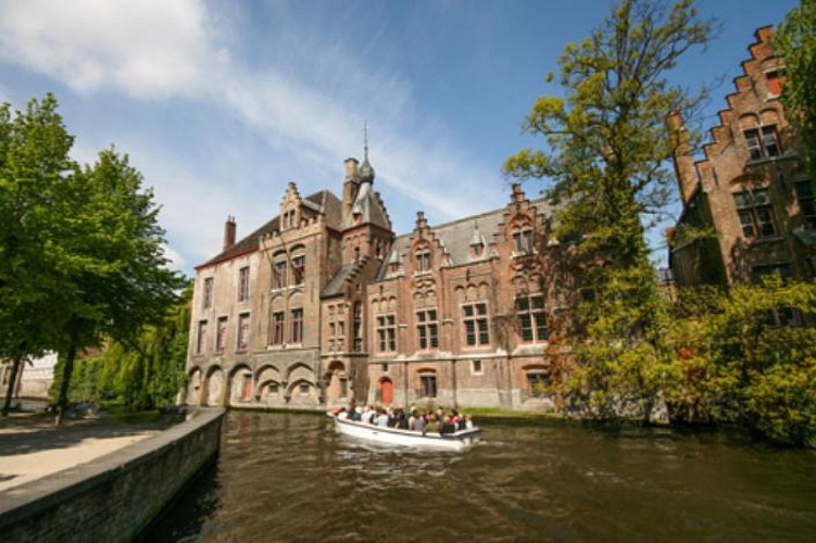 Visita privata di Bruges a piedi, crociera sui canali e visita di un birrificio belga