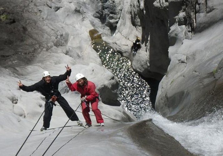 Go Ganyoning in the "Fleur Jaune" Canyon in La Réunion