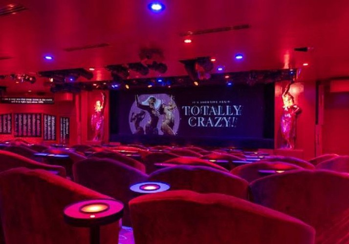 Cabaret Crazy Horse París y cena en el Fouquet's - un intemporal de los Campos Elíseos