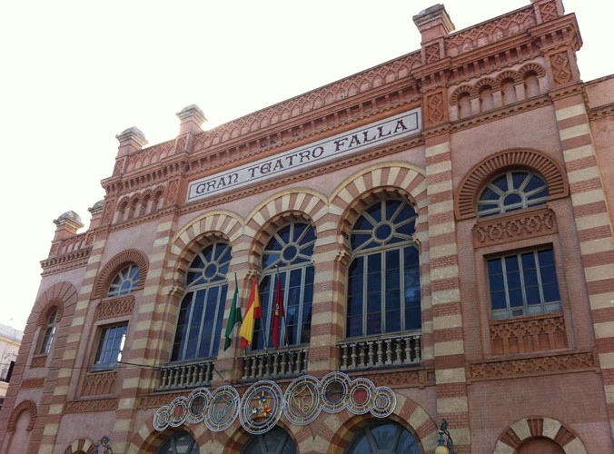 Guided Walking Tour Focusing on the Cadiz Carnival