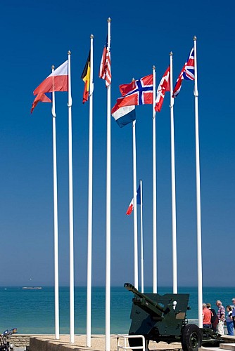 3-Day Tour of the Normandy Landing Beaches, St Malo, Mont Saint-Michel & The Loire Chateaux