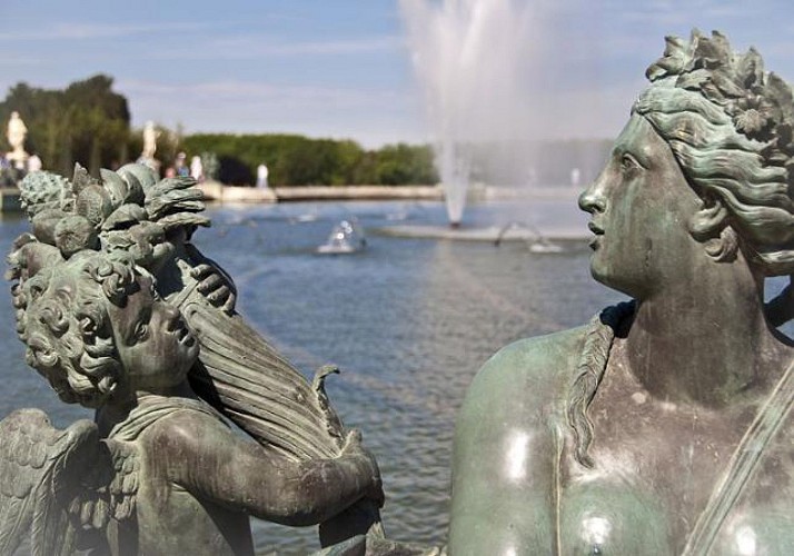 Guided Tour of Versailles & The Fountain Displays in the Gardens (summer only) – Skip-the-line tickets
