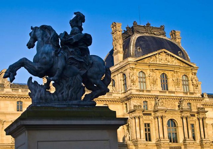 Tour of Notre Dame, Montmartre & The Louvre Museum – Skip-the-line tickets