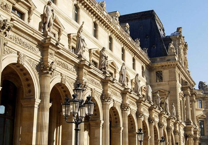 Guided Tour of the Louvre Museum + guided visit at Eiffel Tower – Skip the line