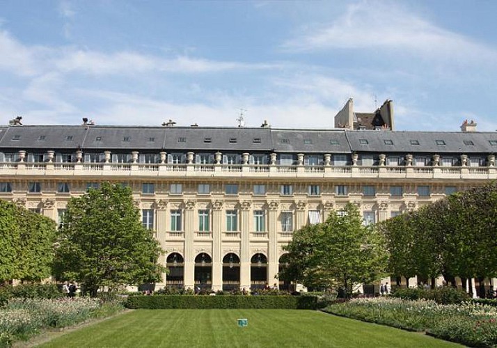 Palais Royal Murder Mystery Tour – Follow the clues to solve the crime