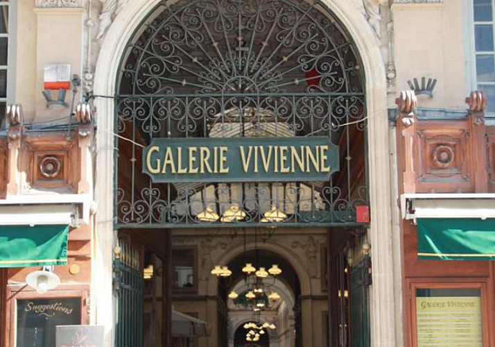 Palais Royal Murder Mystery Tour – Follow the clues to solve the crime