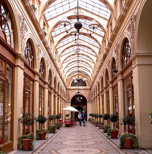 Palais Royal Murder Mystery Tour – Follow the clues to solve the crime