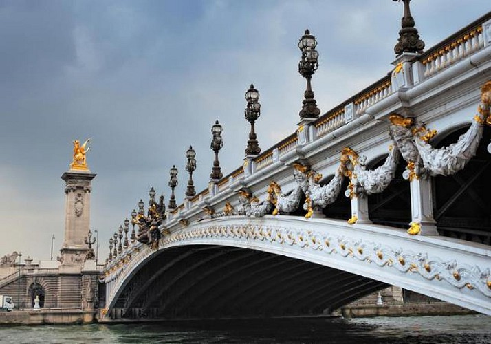 Paris: Bootsfahrt mit Mittagessen auf der Seine - Abfahrt an der Brücke Alma