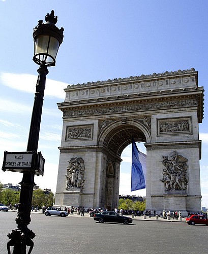 Explore París en un 2CV durante 30  o 45 minutos
