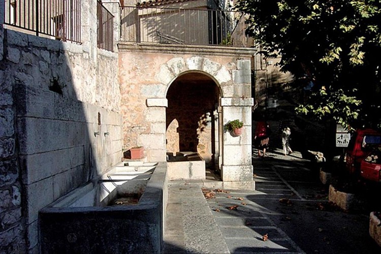 Fontaine et Lavoir de la Place de la République