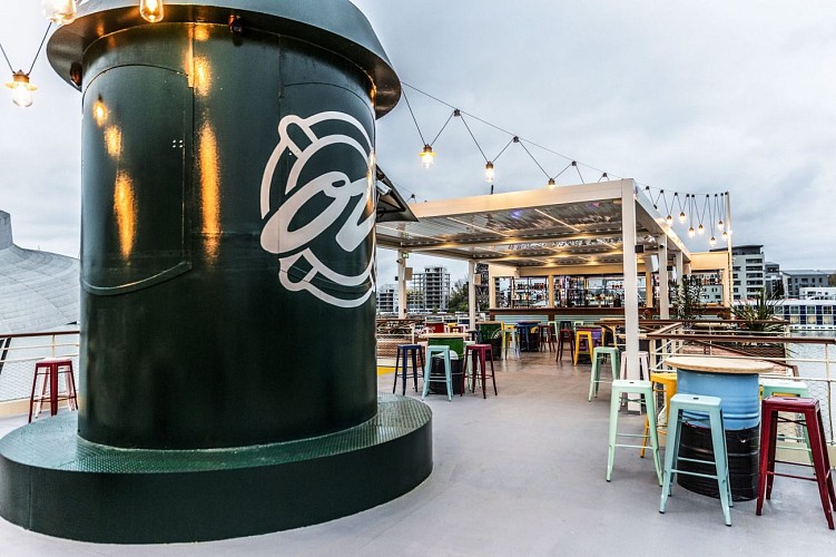 CAFE-OZ-BOAT-HD-024-min-scaled - Copie - Copie - Copie