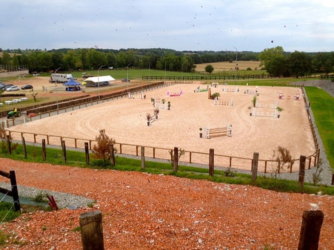 Centre Equestre Moulin de Parade carrière LHERM