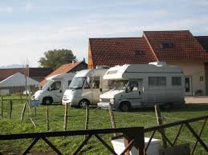 Aire de service et de stationnement camping-car