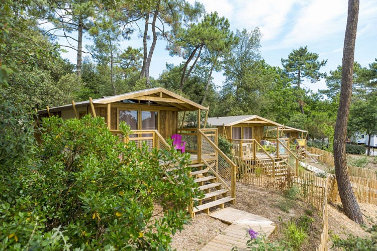 1-locatif-SWEET-FLOWER-exterieur-Camping-des-Pins-SOULAC-SUR-MER-HR