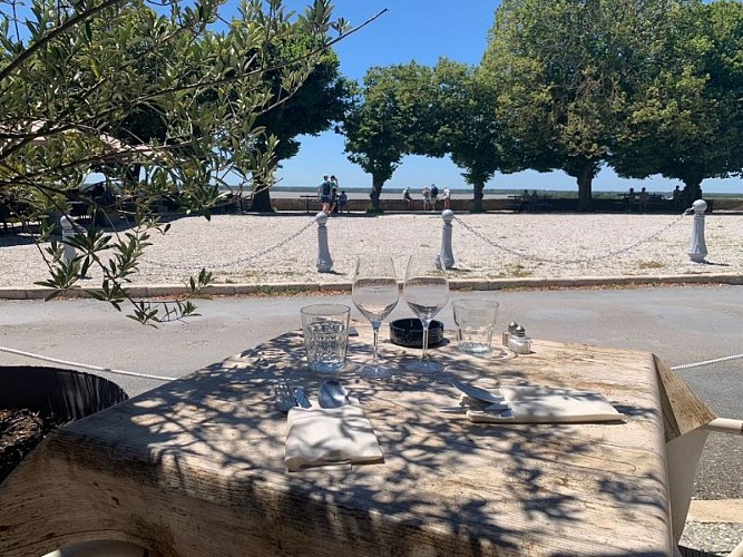 restaurant comptoir vauban citadelle blaye terrasse©chaboz