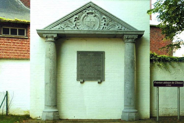 Fronton de l'abbaye de Cîteaux